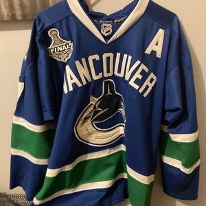VANCOUVER CANUCKS JERSEY